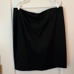 Like New Banana Republic Fact Women’s Black Skirt Falls Right Below Knee-Size 18